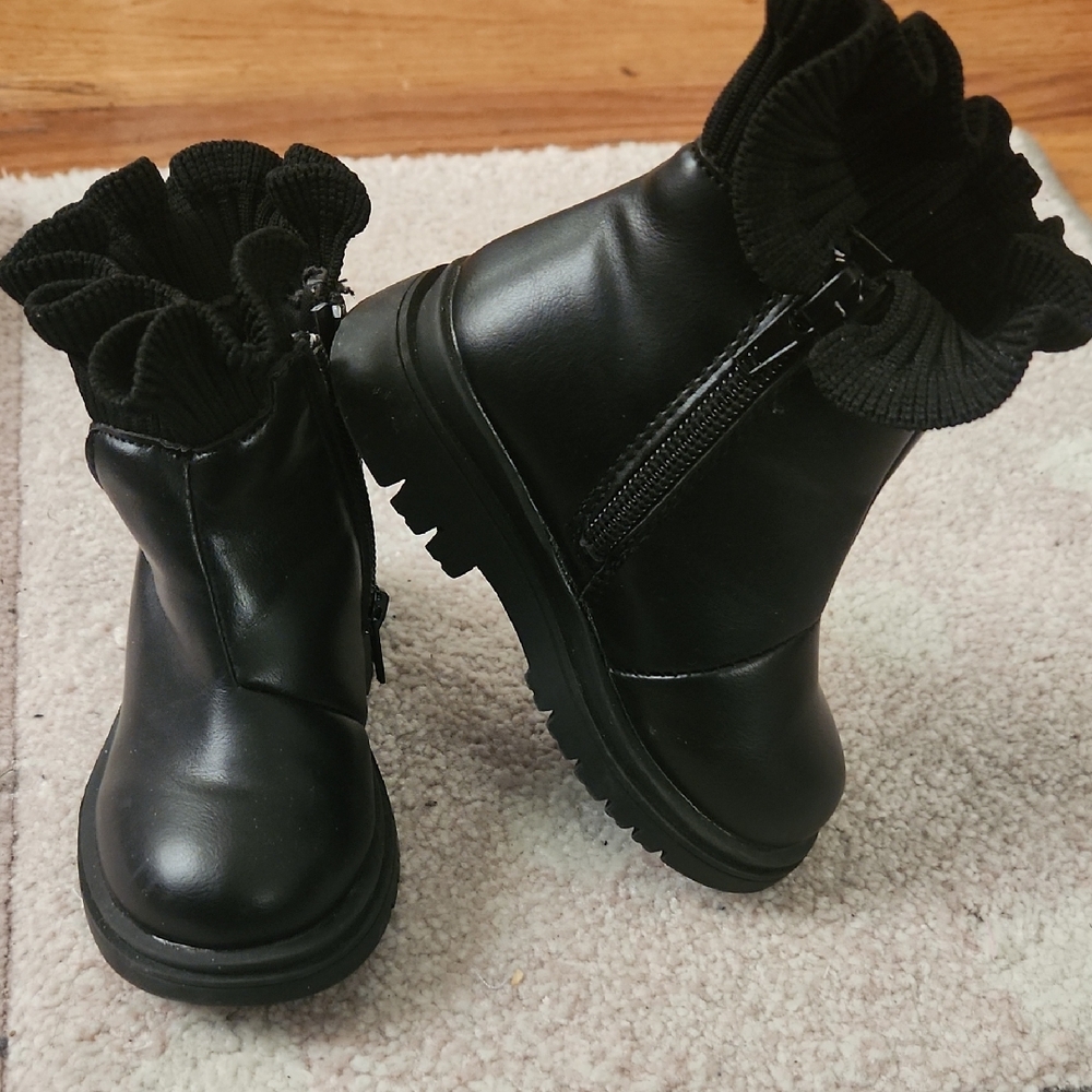 Great Used Condition Nicole Miller Stylish Black Ruffle Toddler Boots Size 5